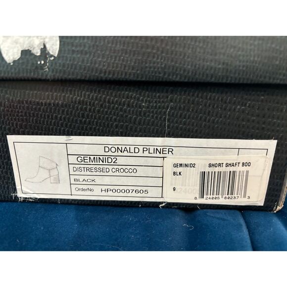 Donald J. Pliner / Gemini D2 Distressed Croc Black Short Shaft Boot / Size 9 - Picture 6 of 7